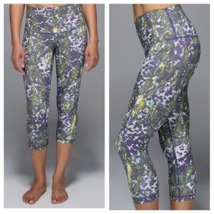 Lululemon Wunder Under Crop II Roll Down Size 2
